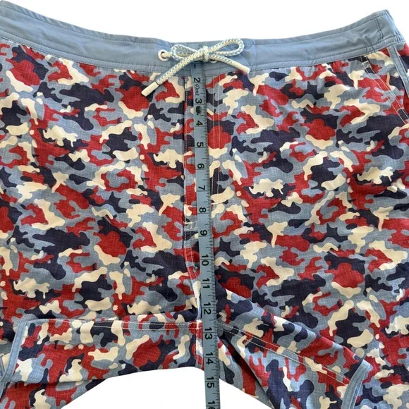 Johnnie-O Hidden Camo Swim Trunks XL Mesh Lined Red White Blue - Picture 8 of 10